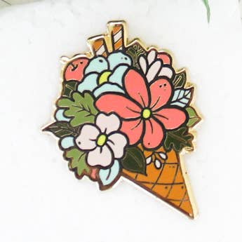 Épinglette florale en émail pour crème glacée pour la vente par Sherry Lou Studio