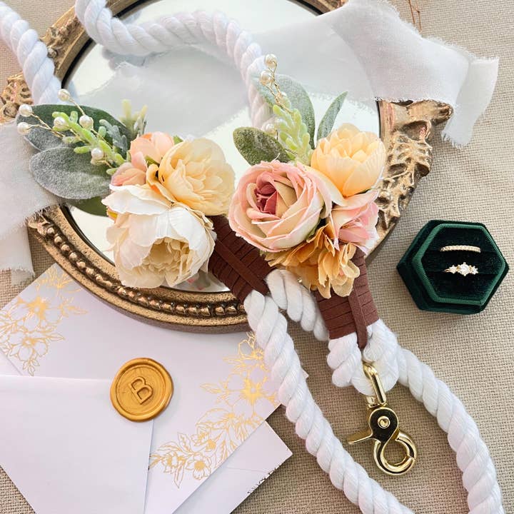 Trela de casamento floral para cão Peach Fuzz, blush e marfim por atacado de Wolf and Wonder