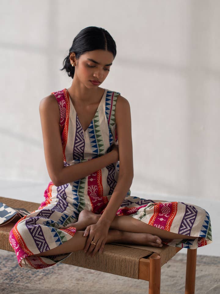 Tuta svasata di Dhwani Choksi per la vendita all'ingrosso da parte di Project SatatKi