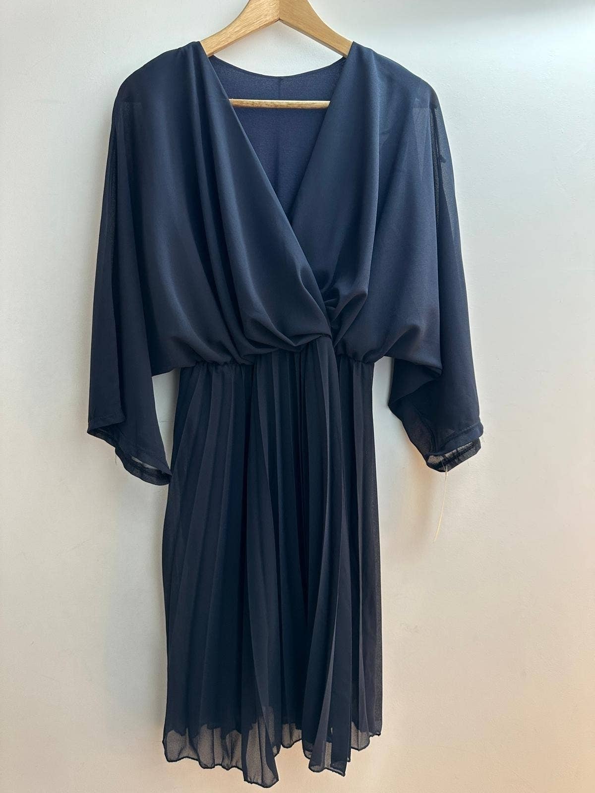 LORIANE – wholesale Dress – Women's – 10558 V-neck pleated short dress with viscose lining15