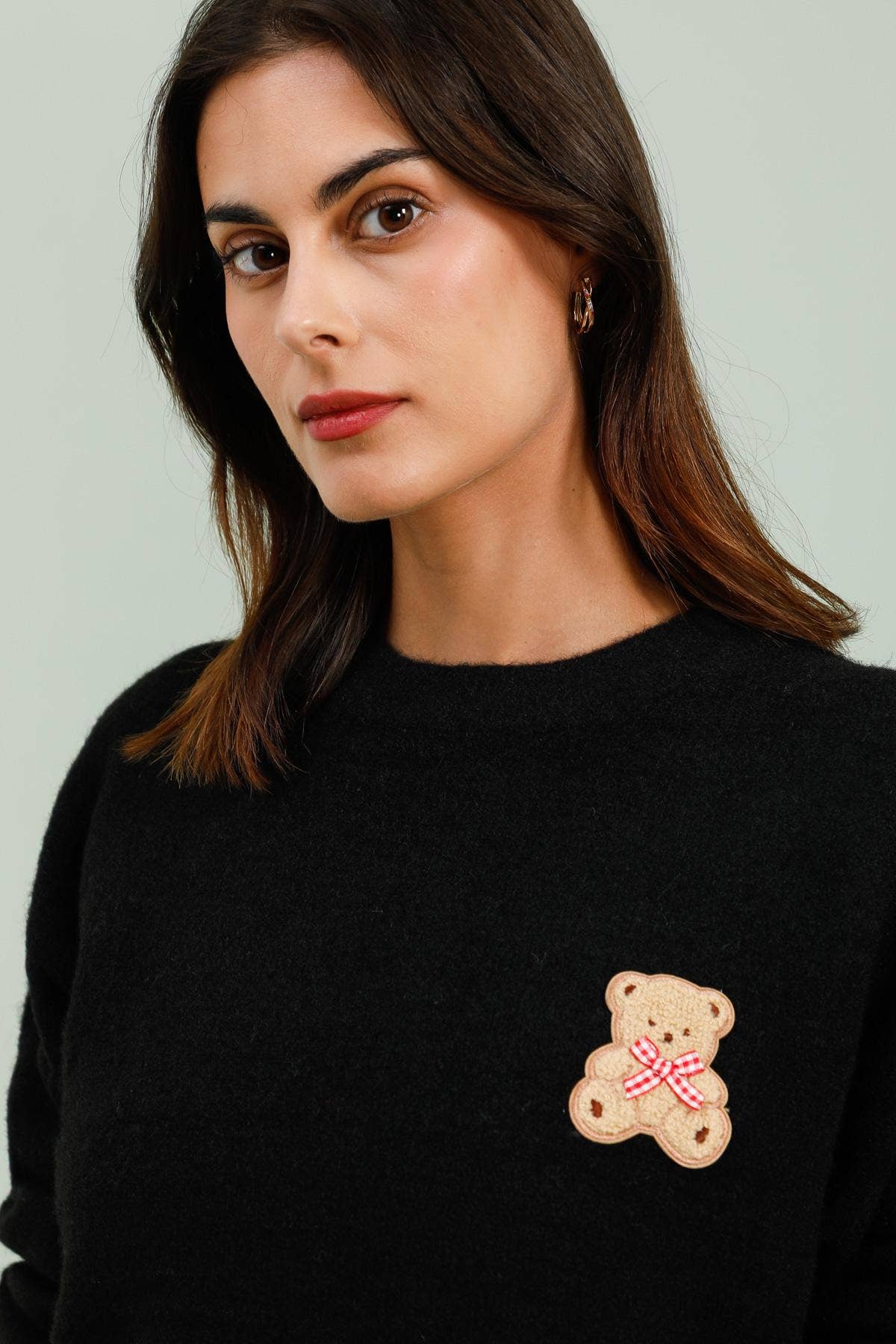 MOOYA – Großhandel Strickpullover – Damen – Einfarbiger Strickpullover mit Rundhalsausschnitt und Teddybär-Detail SCF0028