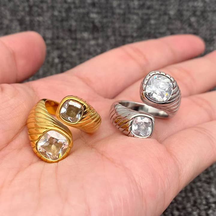 Doppia Testa Zircone Superficie Testurizzata Anello in Oro 18K - FGS per la vendita all'ingrosso da parte di Mio Queena