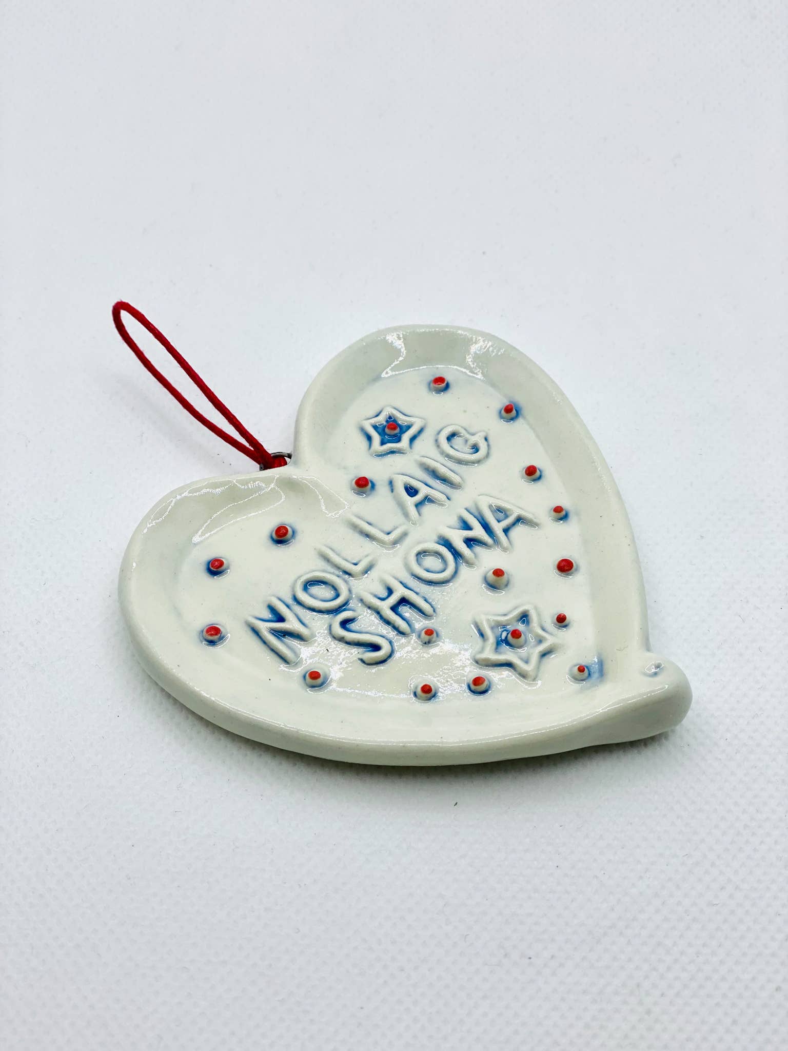 The Mood Designs Ceramics Limited - Vente Objets de décoration - Ornement céramique en forme de cœur « Nollaig Shona » fait main en Irlande8