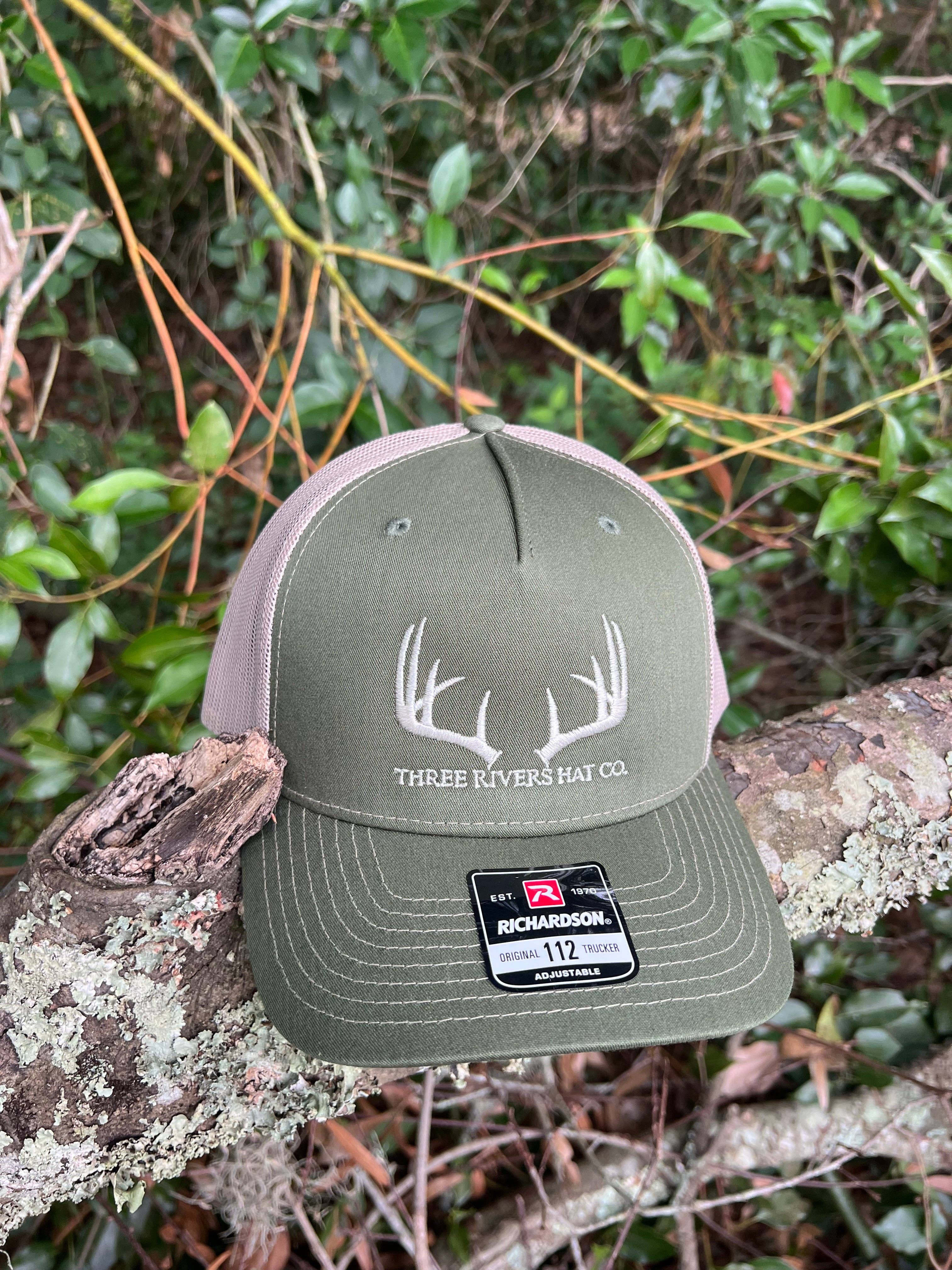 Three Rivers Hat Co. – Großhandel Trucker-Cap – Unisex – Klassisches Whitetail-Geweih - Trucker Snapback Cap - Richardson 1128