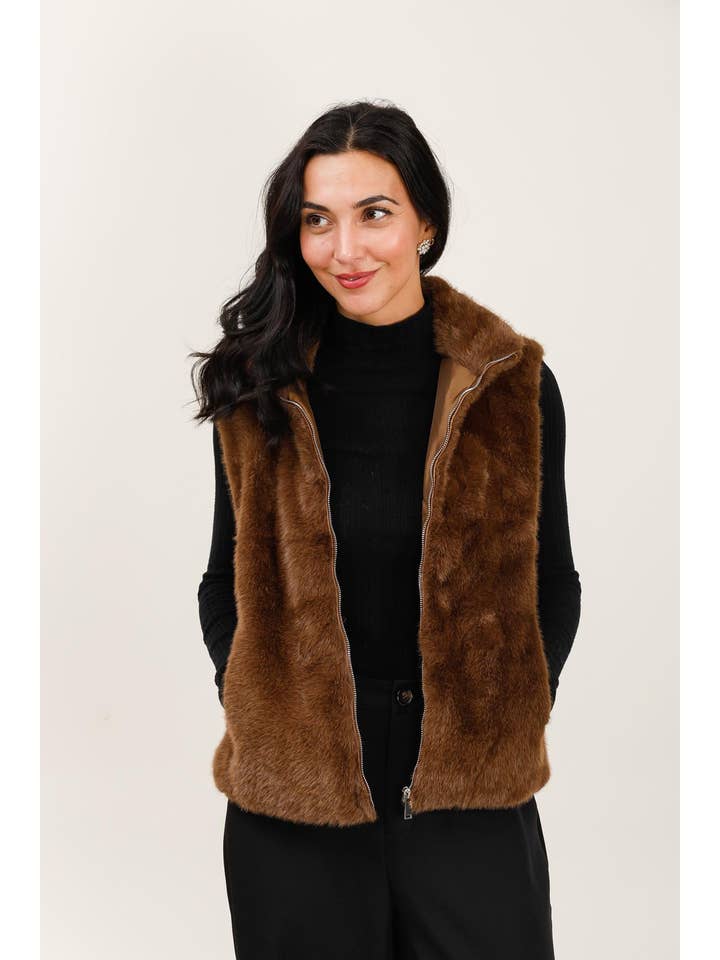 Attrait Paris - Wholesale Outerwear Vest - Women's - Ultra-soft faux fur sleeveless vest13