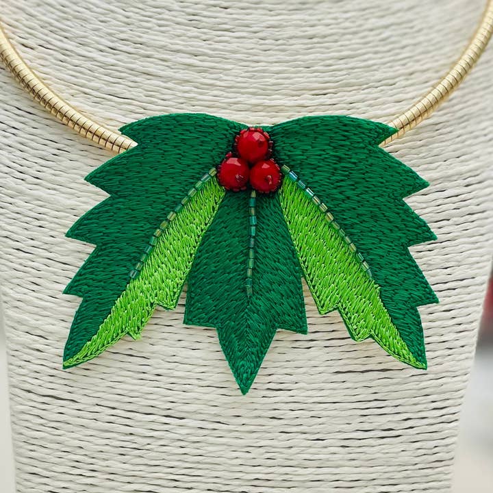 TWO FORTY TWO - Wholesale Pendant/Charm Necklace - HOLIDAY - Holly Christmas Collar (green/red) NK6532