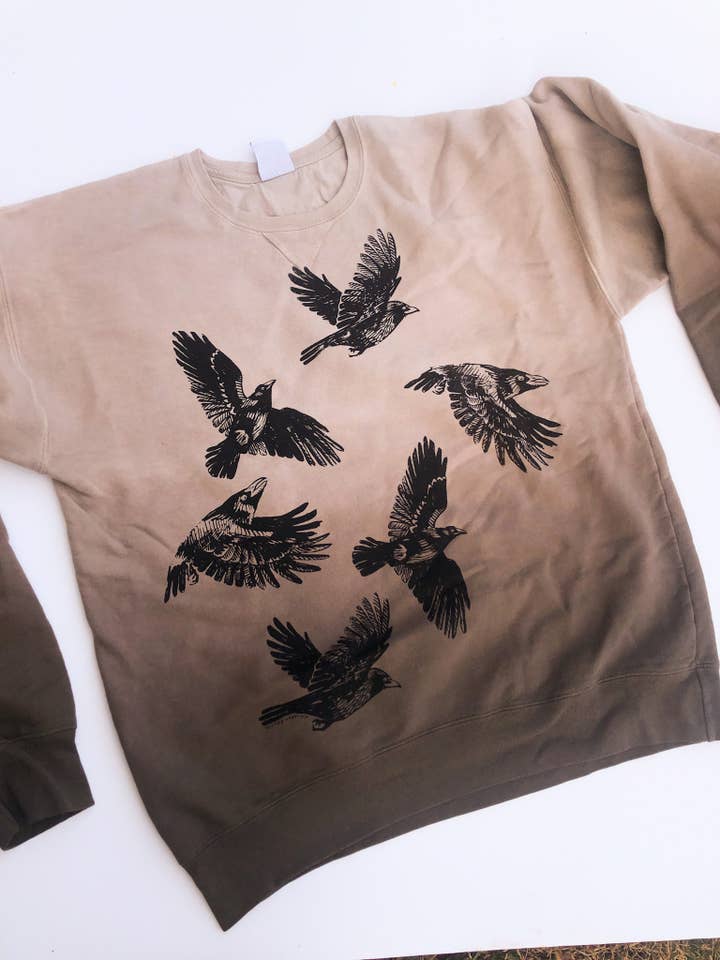 Sweat-shirt Ombre Corbeaux pour la vente par Solstice Handmade