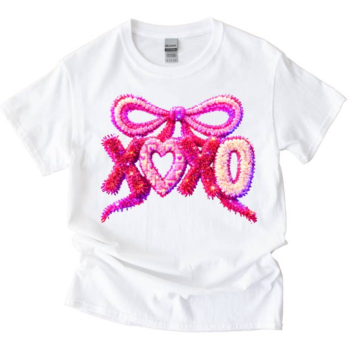 Xoxo Valentijnsdag T-shirt voor wholesale door Simply Spoken Apparel