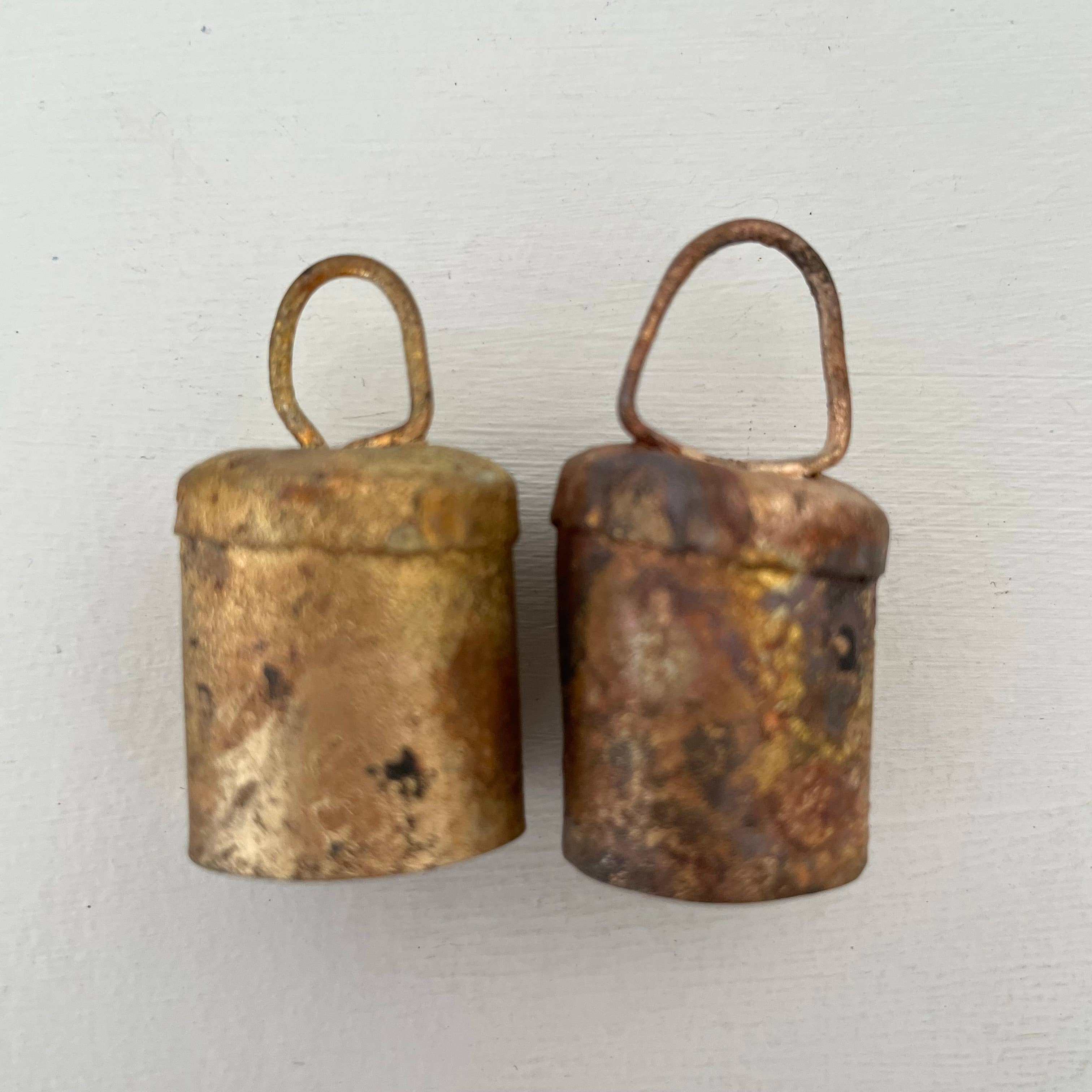 fort & field - Vente Cloches - Cloche en métal rustique à dessus plat au fini laiton étamé de 1 1/4 po3