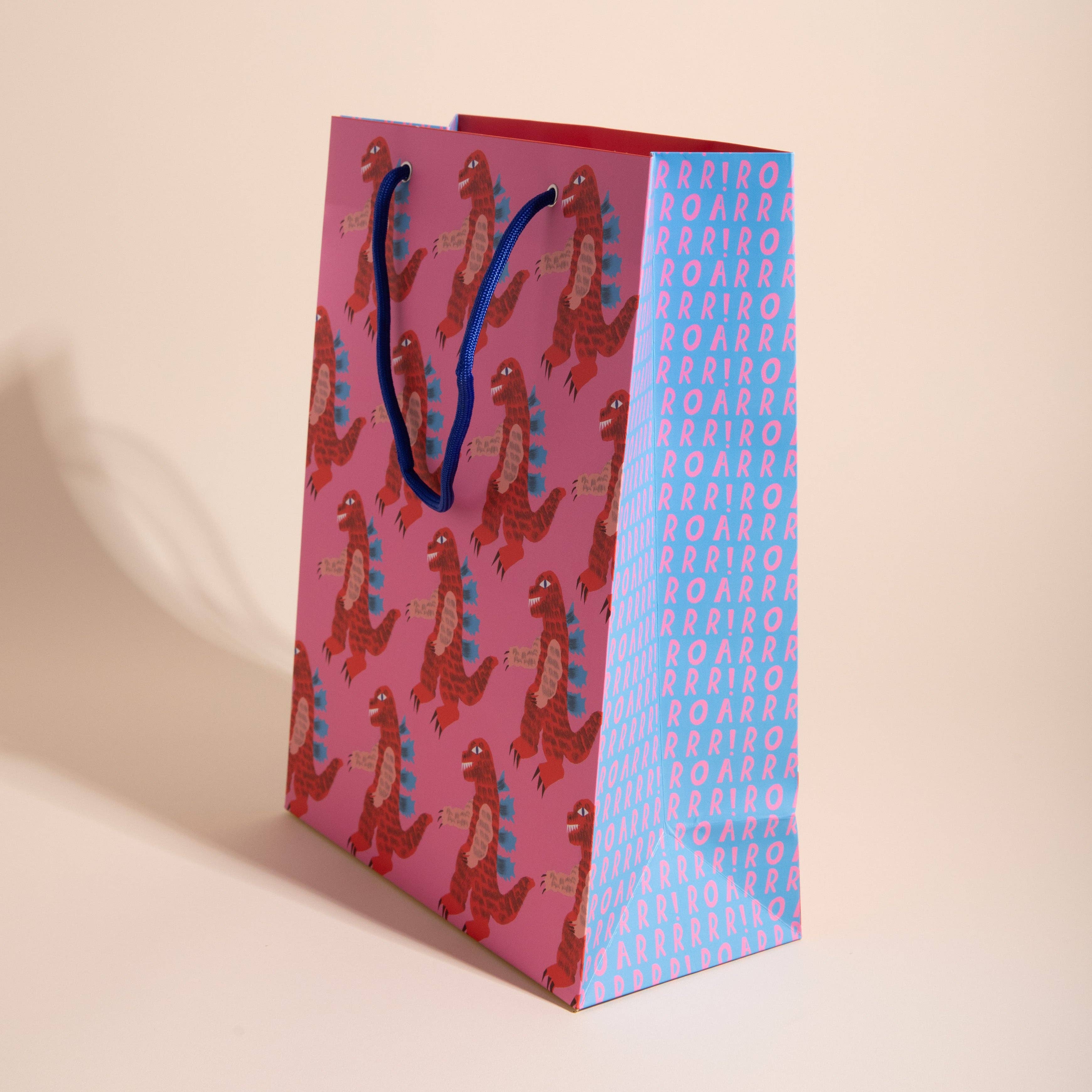 Carolyn Suzuki – Großhandel Geschenktüten – FEURIGER KAIJU - Geschenktüte1