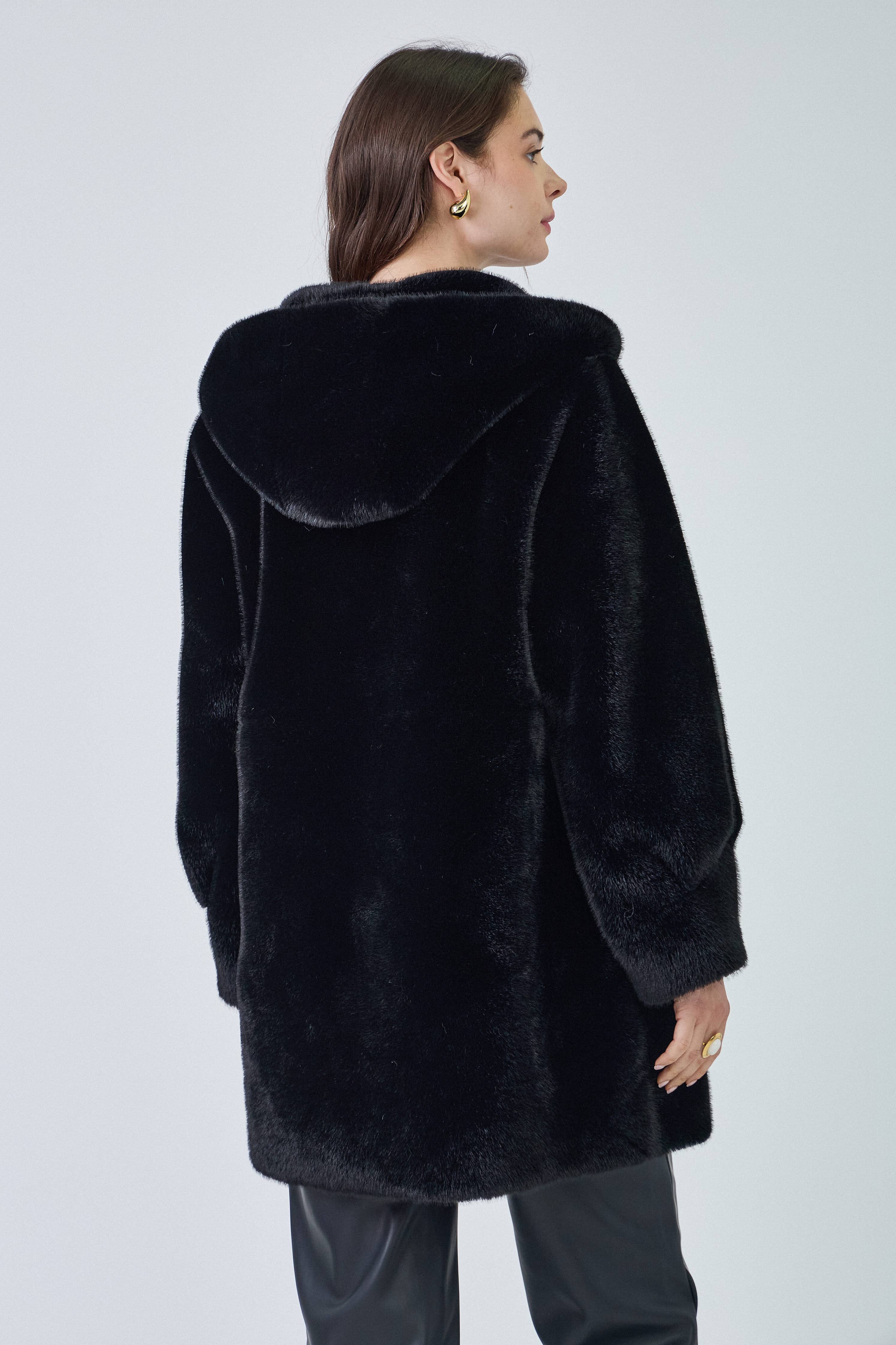 Giovanni Paris – wholesale Päls/fuskpäls - Dam – Lisa's kappa i midjelång fuskpäls med huva och dragsko i midjan27