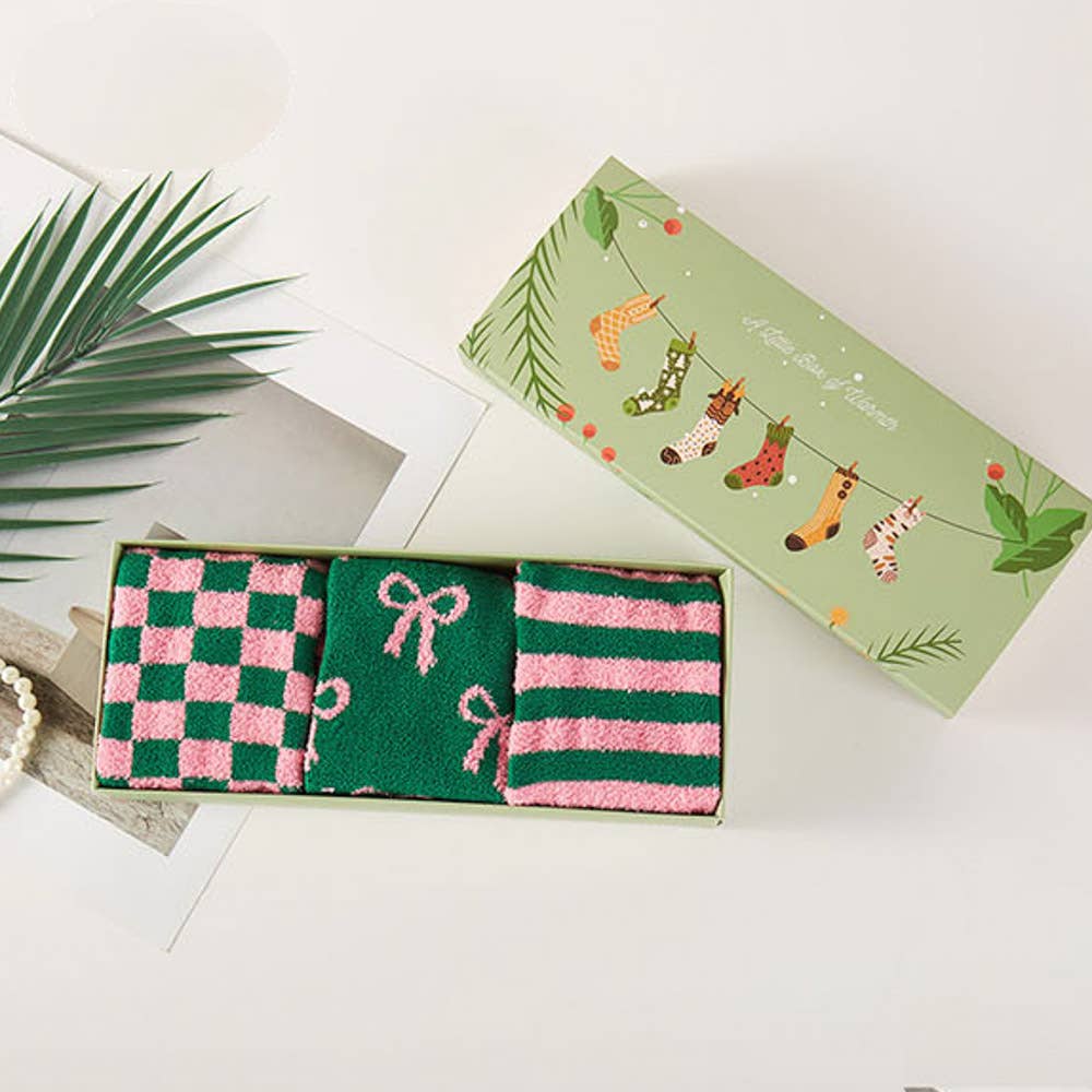   CHRISTMAS FUZZY SOCKS GIFT BOX, KSC 2614 for wholesale on Faire0
