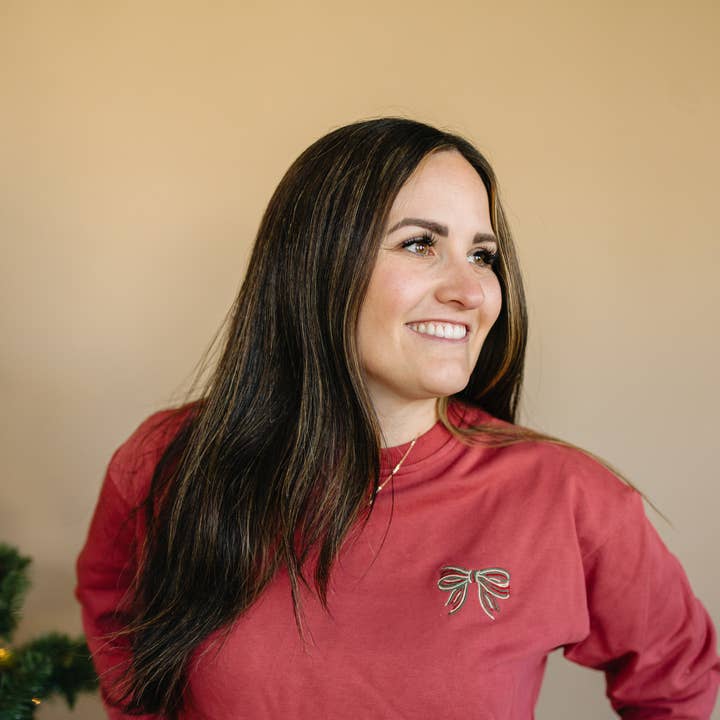 Damen Crewneck-Sweatshirt mit gestickter Weihnachts-Schleife für den Großhandel von Little Joy Co.