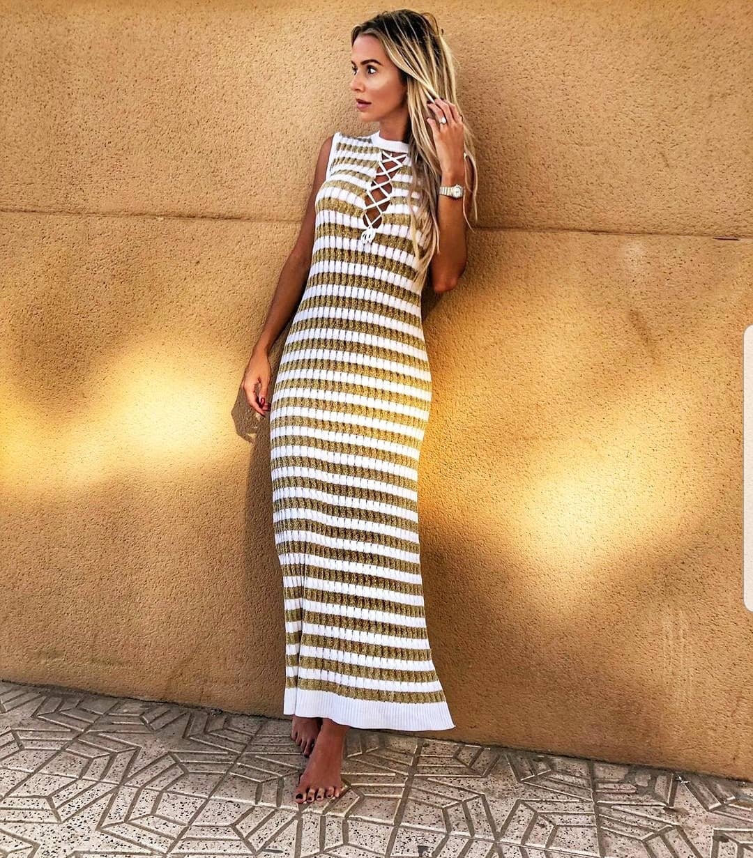 Ruth Erotokritou Knitwear - Vente Robe – femme - ROBE LONGUE EN MAILLE RAYÉE AVEC ENCOLURE CROISÉE SUR LE DEVANT9