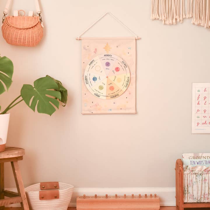 Kids Astro Days of the Week Wheel | Barnveckokalender för wholesale av Moonlight Motherhood