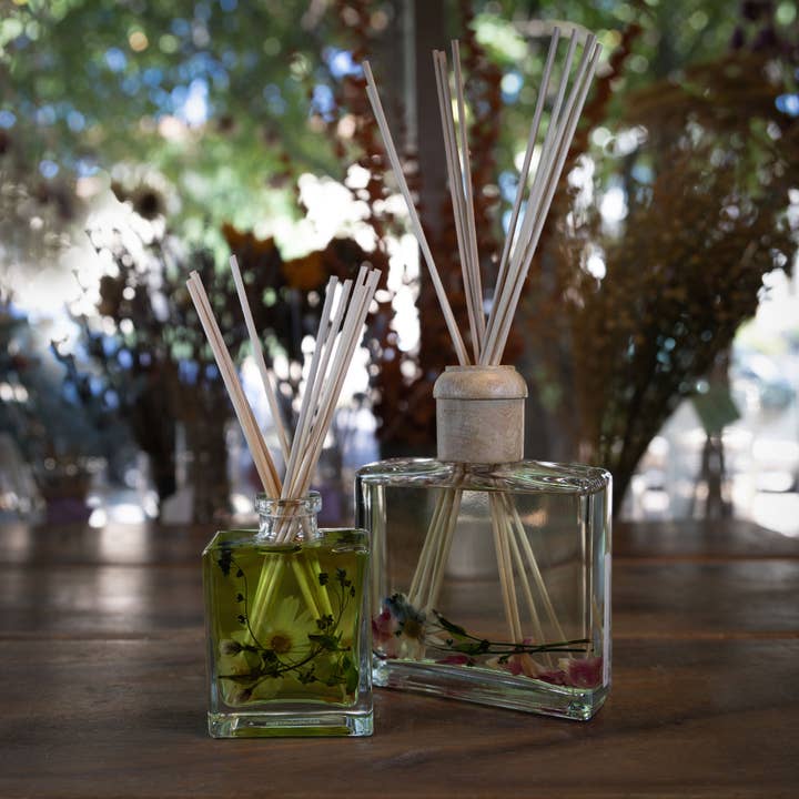 Rosy Rings - Wholesale Reed Diffuser - Signature Botanical Reed Diffuser - Apricot Rose 3