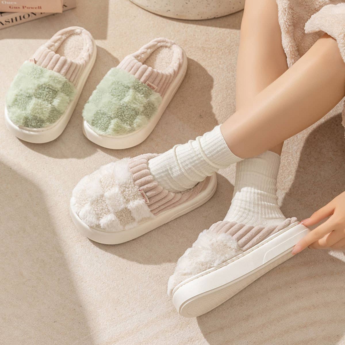 ACCITY - Wholesale Slippers - Women's - Checkered Fuzzy Warm Slippers – Cozy & Stylish_CWSHS027011