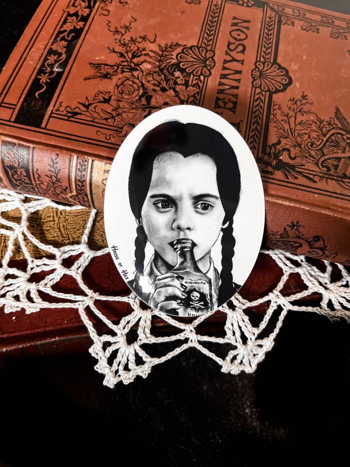 Wednesday Addams sticker | griezelig | donker | film voor wholesale door House of Hex