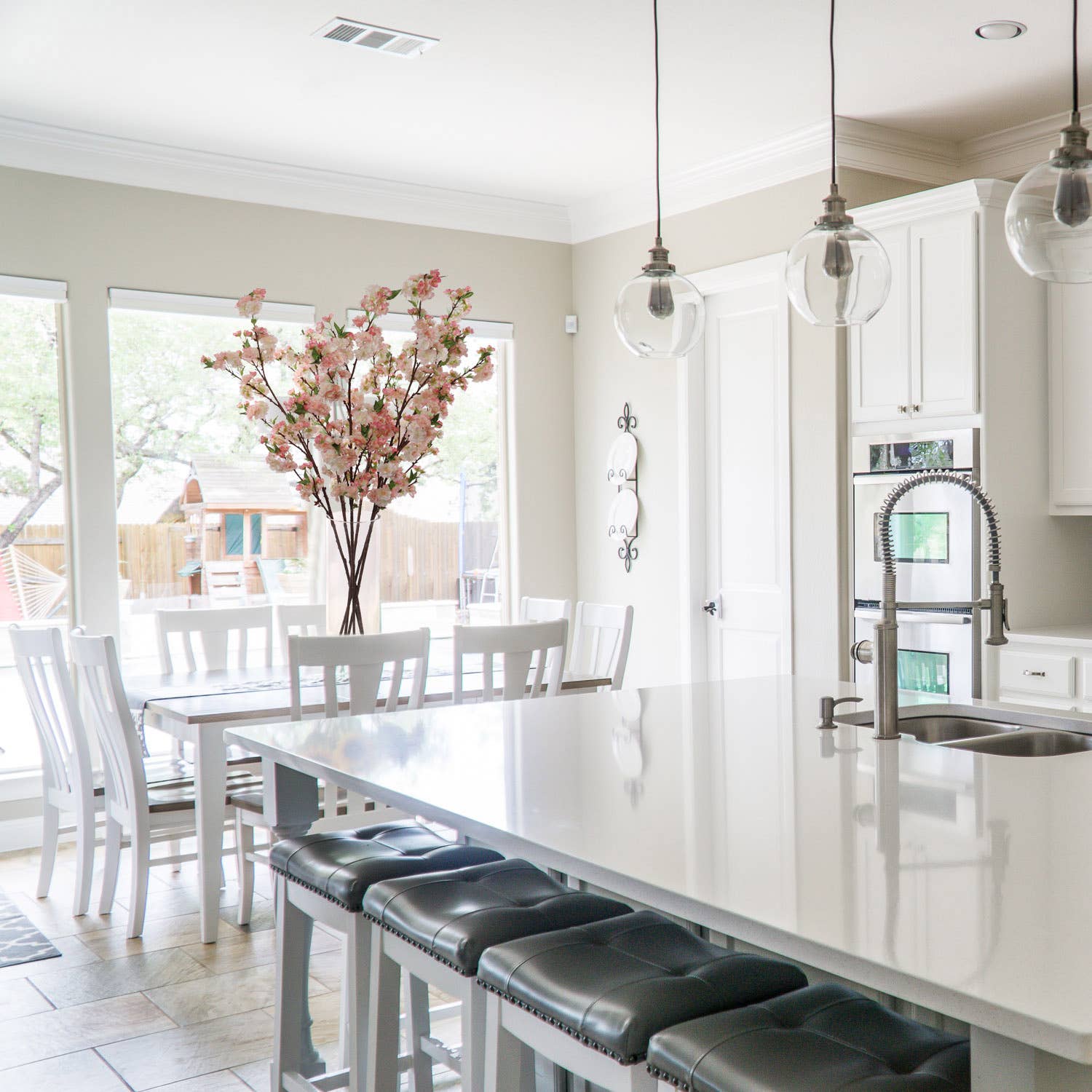 Larksilk – wholesale Konstgjorda blommor – Konstgjord 45 ”Rosa Silk Cherry Blossom Spray Inomhusdekor4