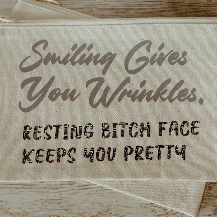 Sorridente ti dà rughe per la vendita all'ingrosso da parte di Velvet Rebel Boutique