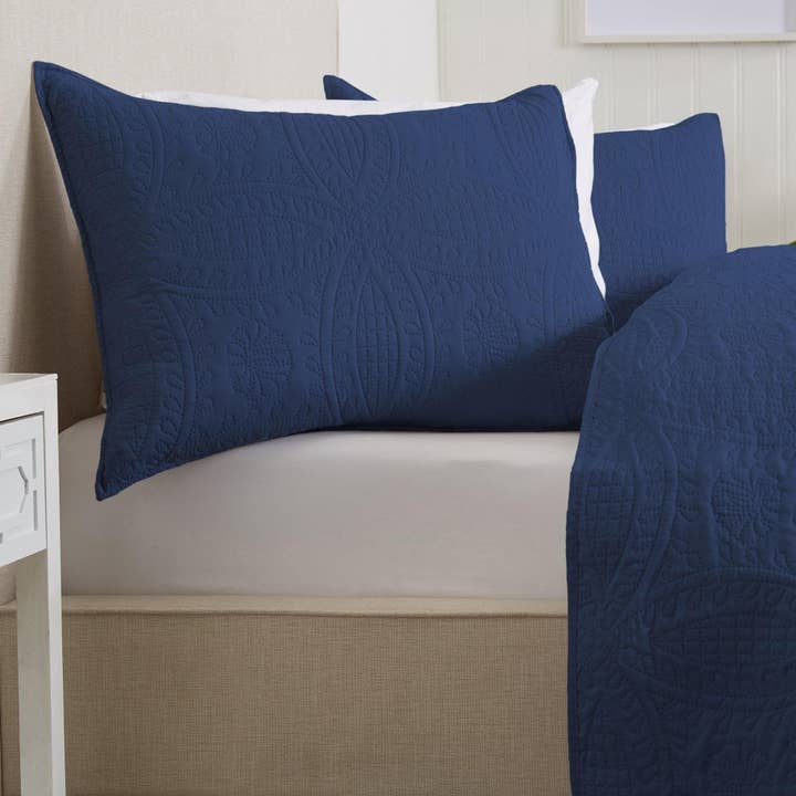 BH Collective - Wholesale Bedding Set - 3-Piece Oversized Medallion Quilt Set - Clara Collection