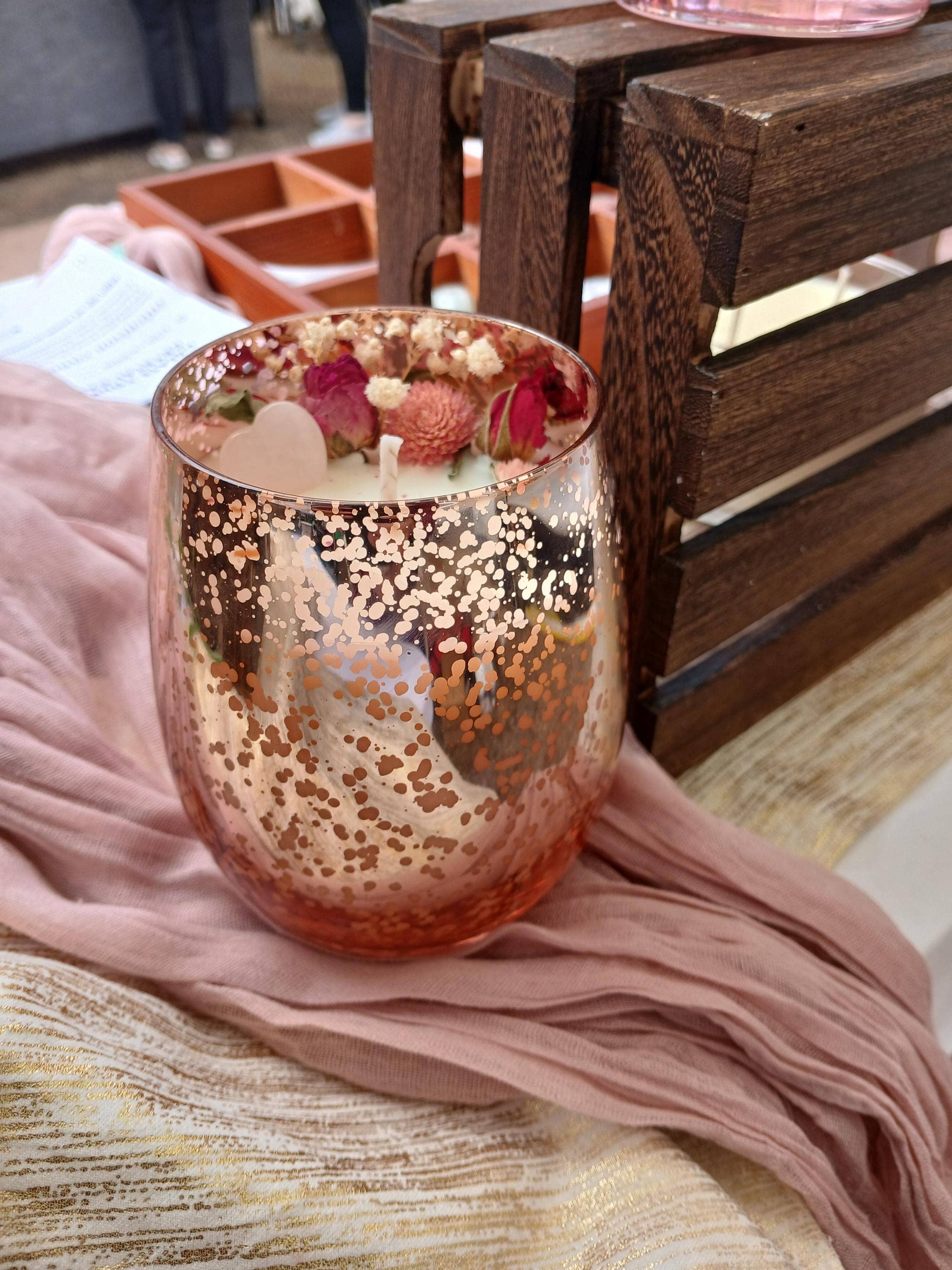 moon and mantras - Vente Bougie en bocal - Bougies d'intention à l'énergie féminine divine avec quartz rose1