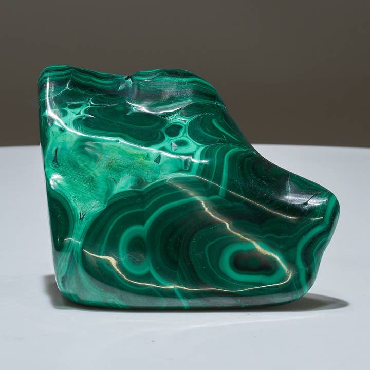 Malachite a forma libera lucidata da 0,8 libbre per la vendita all'ingrosso da parte di Malachite And More