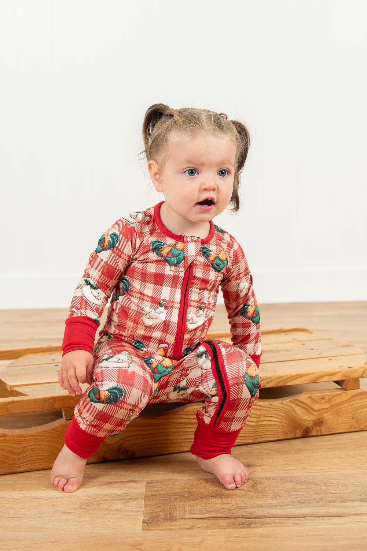 American Farm Company – wholesale Sleepsuit – Baby – Christmas Chickens Plaid Baby Zippy