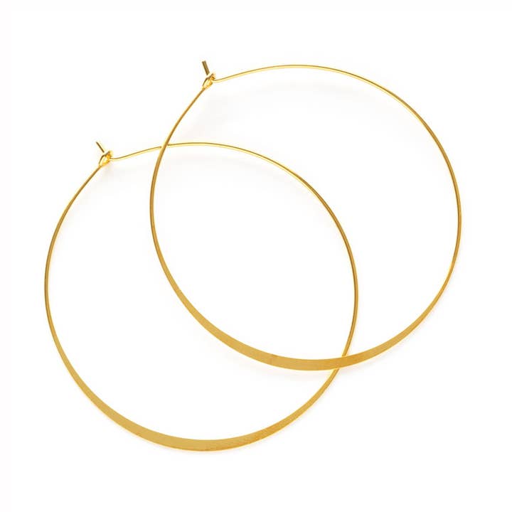 Boucles d'oreilles créoles classiques de 1,5" pour la vente par Amano Studio