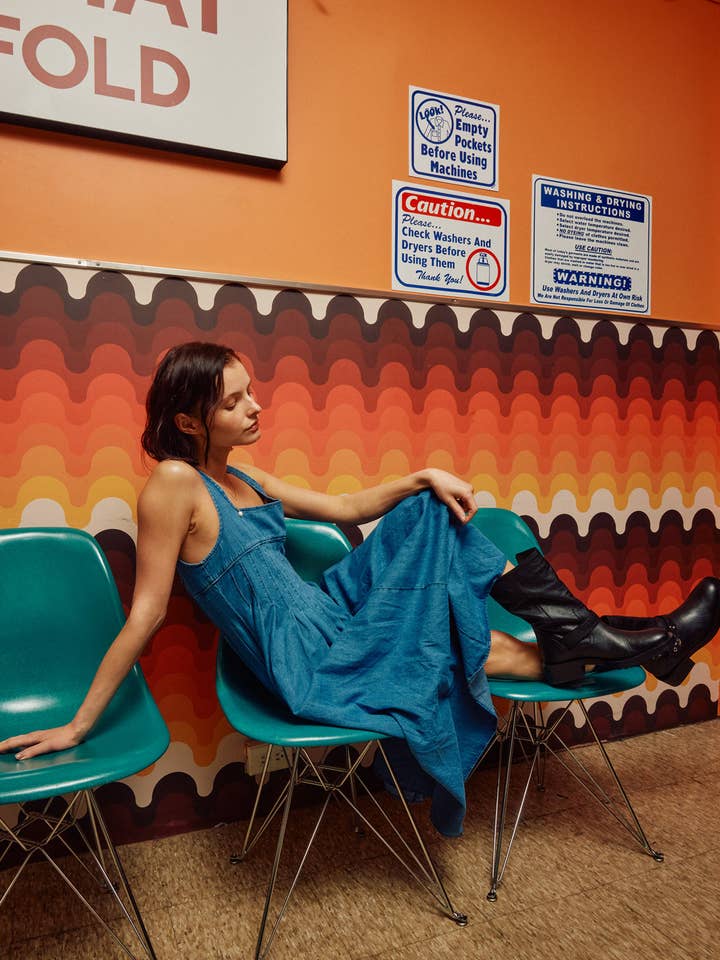 Lara Daisy - Vendita all'ingrosso Vestito - Donna - Abito midi in denim con scollo quadrato e dettaglio posteriore4