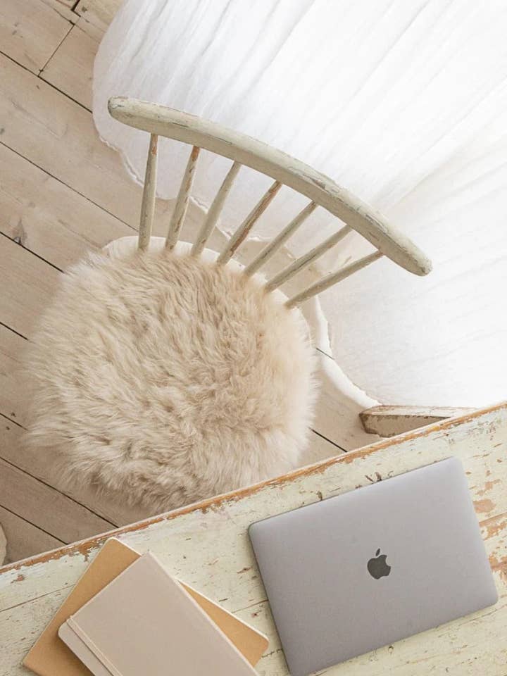 Cojín de Asiento de Piel de Oveja de Lujo – Marfil Puro para venta al por mayor de The Small Home