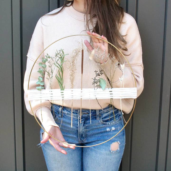 Botanical House – wholesale Dried/pressed flowers – Eucalyptus Hoop Wreath 3