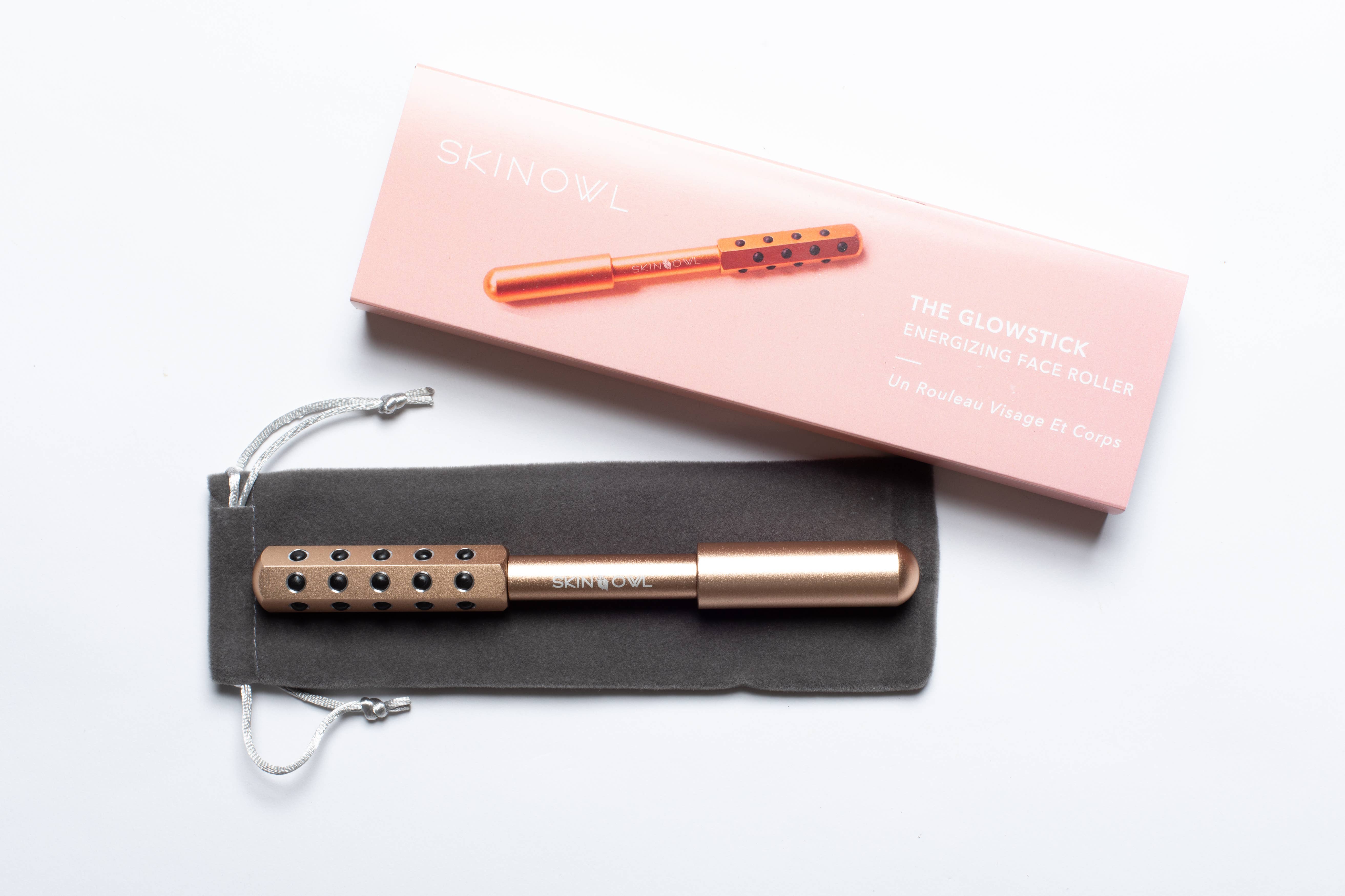 SkinOwl – wholesale Ansiktsroller – The Glow Stick guldrulle med germaniumstenar för lyft, slätning och formning3