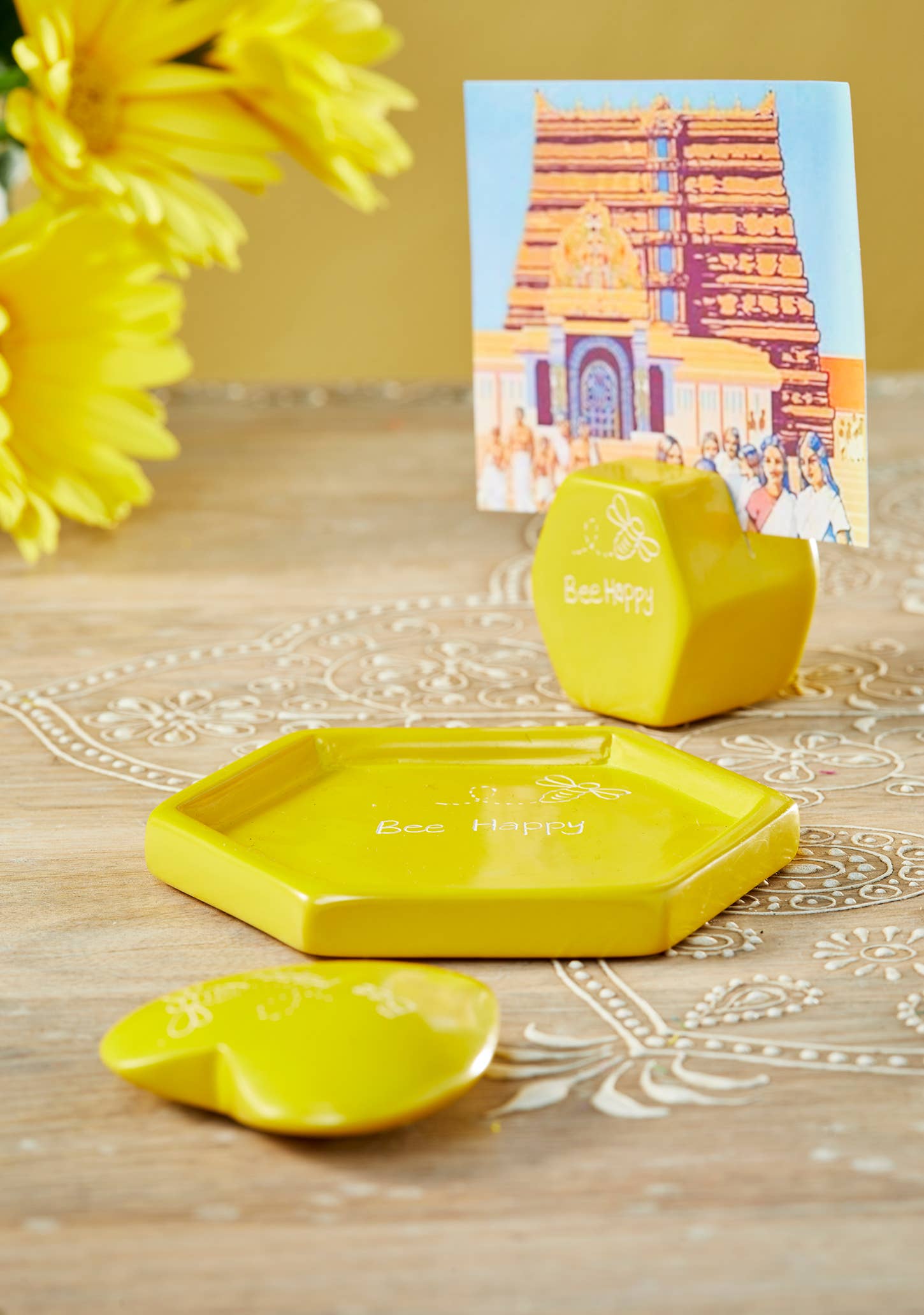 Namaste – Objeto de mesa decorativo por atacado – Bee Happy - Coração de Sentimento - Amarelo1