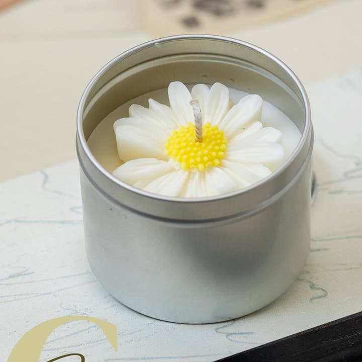 Bougie en pot avec marguerite sur le dessus, cire de soja naturelle, cire de soja à la noix de coco, révélatrice du sexe, anniversaire, mariage. pour la vente par Soanna Candle Co.