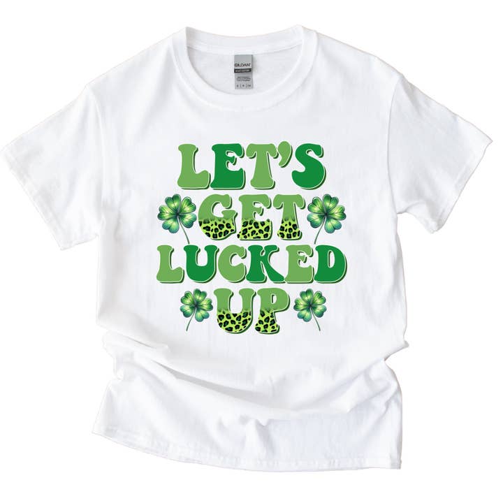 Lad os blive heldige Føler mig heldig Sankt Patricks dag T-shirt for engroshandel hos Simply Spoken Apparel