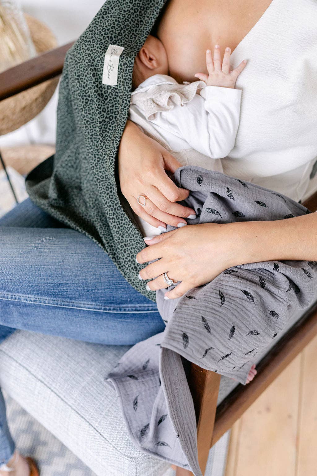 Bon + Bear – wholesale Nursing cover – Maternity – The Chicago Loop6