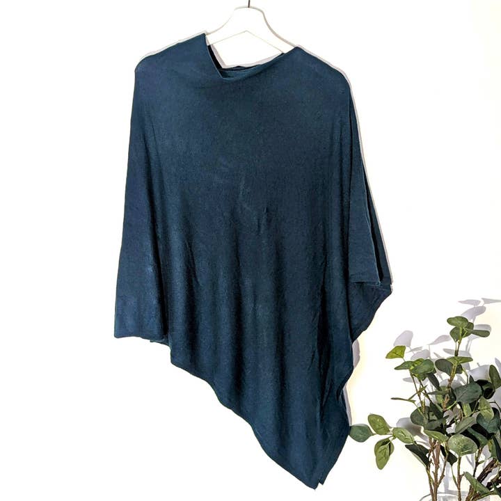 Tempest Designs – wholesale Poncho – Women's – Plain classic fine knit poncho (S-L)6