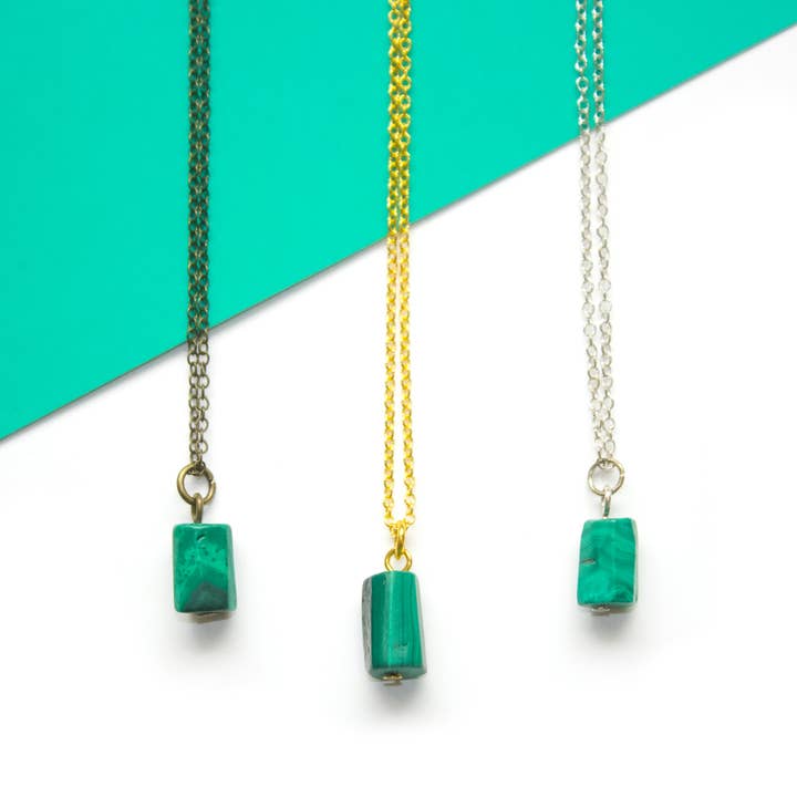 Colar minúsculo de malaquita, joias delicadas de Boho, pedra natural por atacado de All the Tiny Pieces