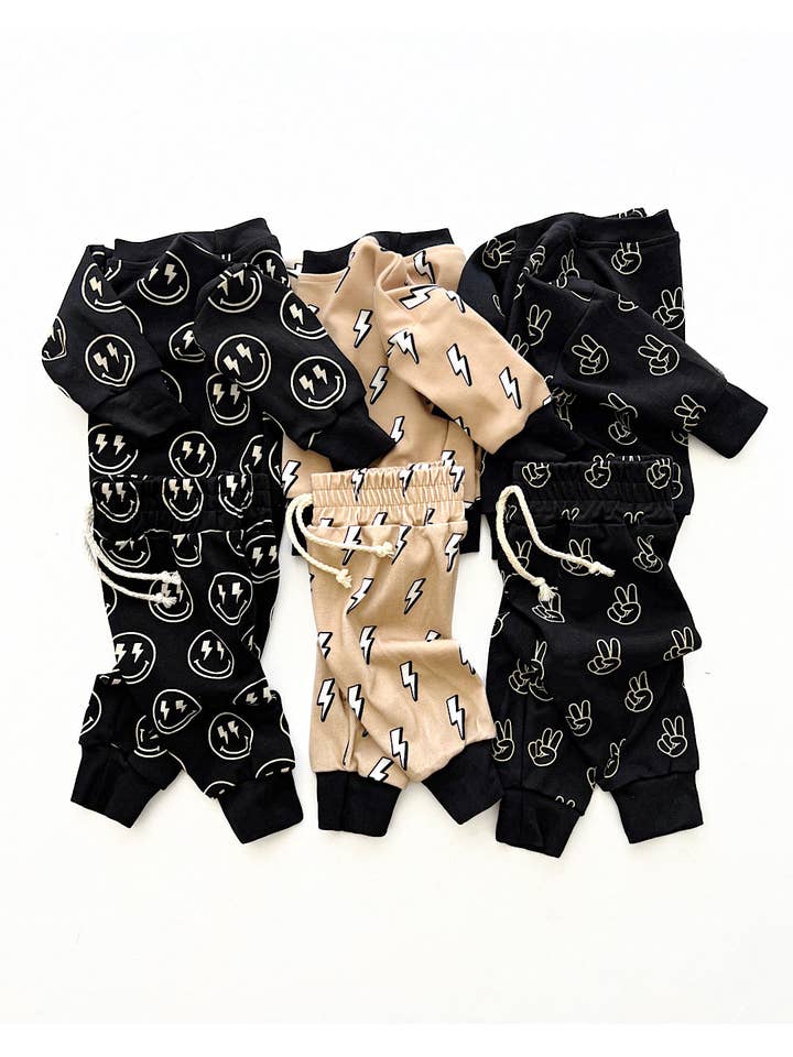 Lucky Panda Kids - Venta al por mayor Conjuntos de ropa cómoda - Niños - Conjunto Jogger | Good Vibes8