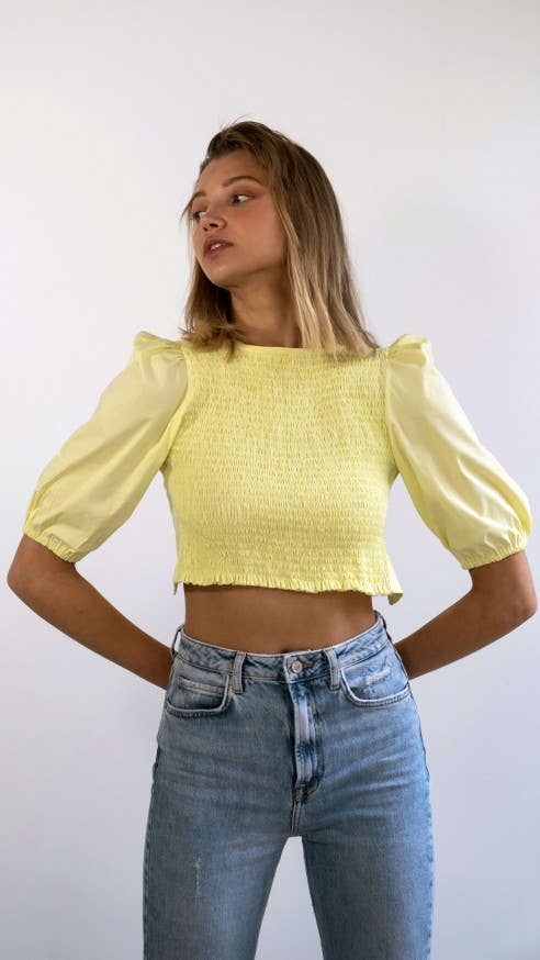 CARMEN SAYS – Blusa - Mulher por atacado – Top cropped com decote redondo, mangas bufantes e costas abertas com amarrações3
