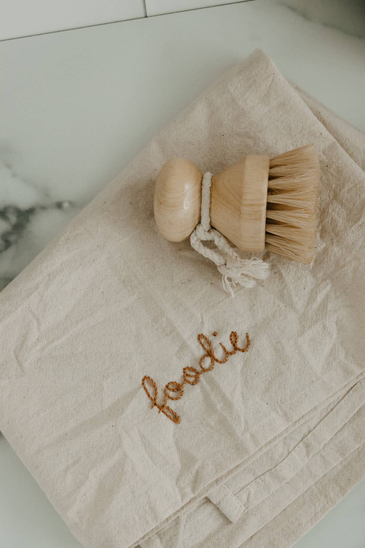 Eloise et moi – wholesale Kökshandduk – Handbroderad Handfärgad Ekologisk bomull Kökshandduk6