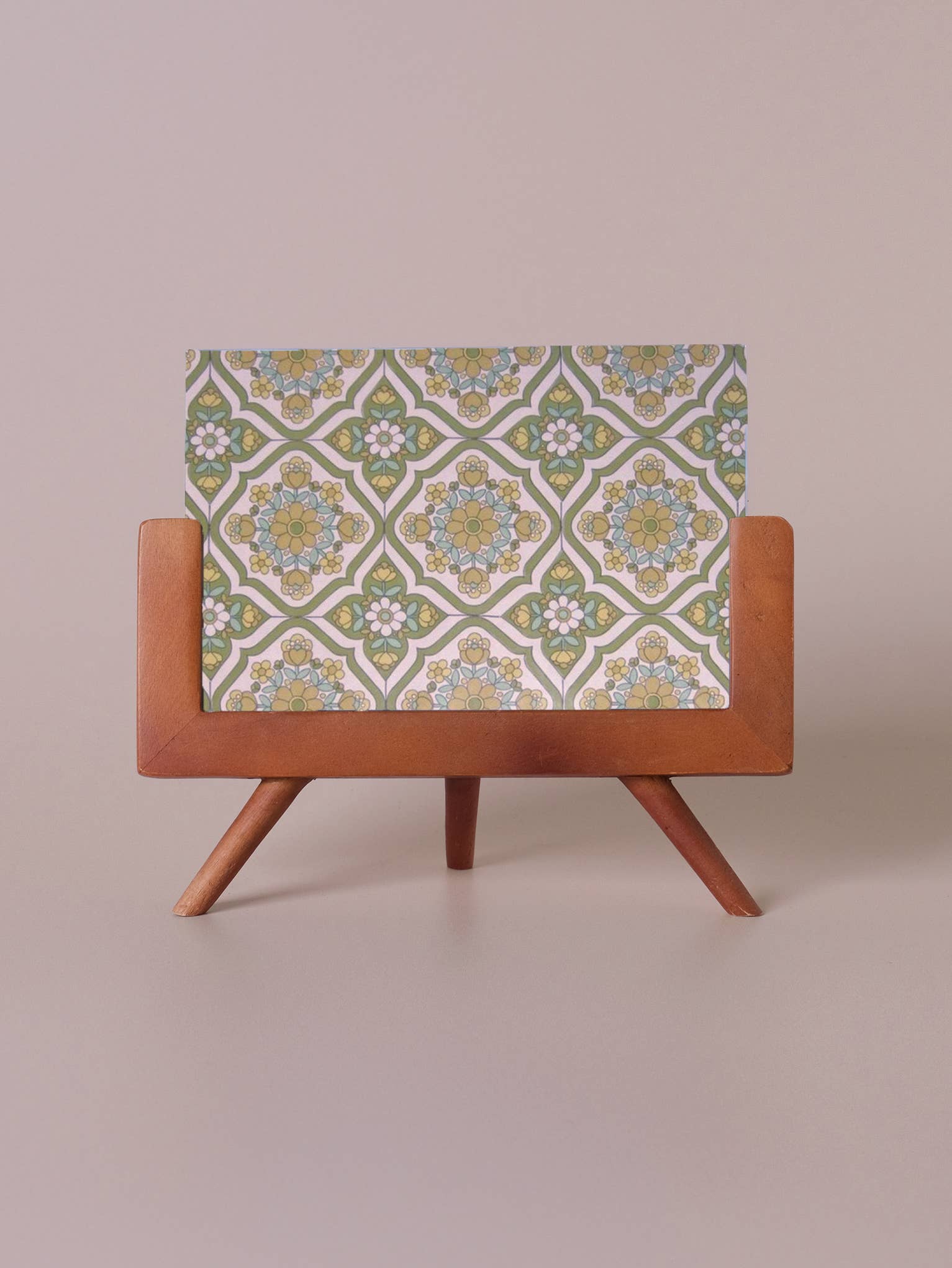 Made Market Co. - Wholesale Picture Frame - Legged Wood Photo Frame0