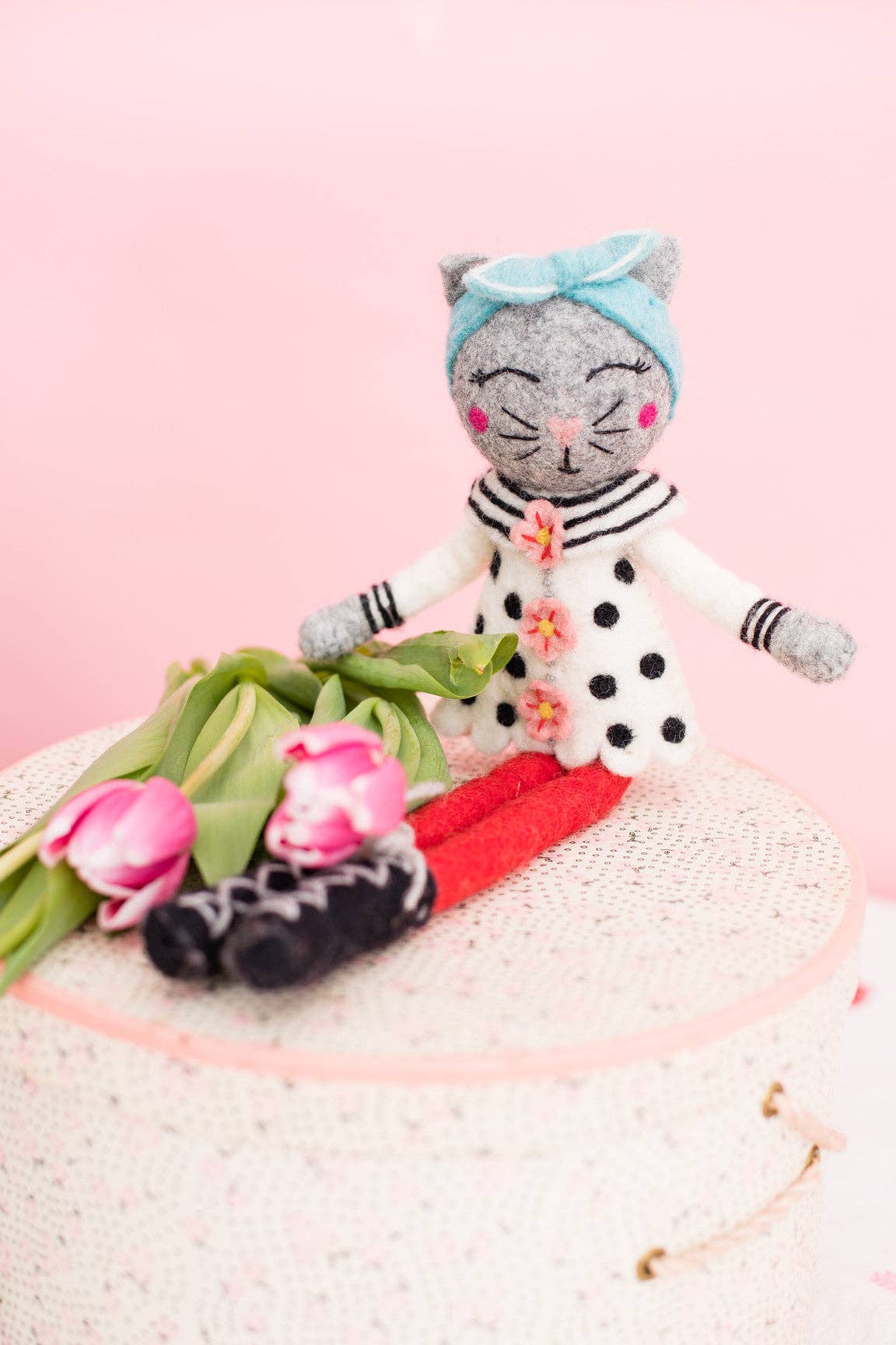 French Knot Animal Friend - Sophia the Cat for wholesale on Faire1