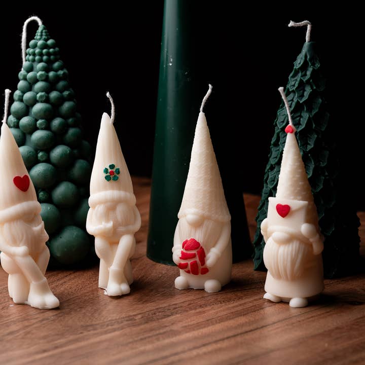 Allure CA - Wholesale Novelty Candle - Mini Mini Cute Santa Candle Set of 4! Faceless Dwarf !