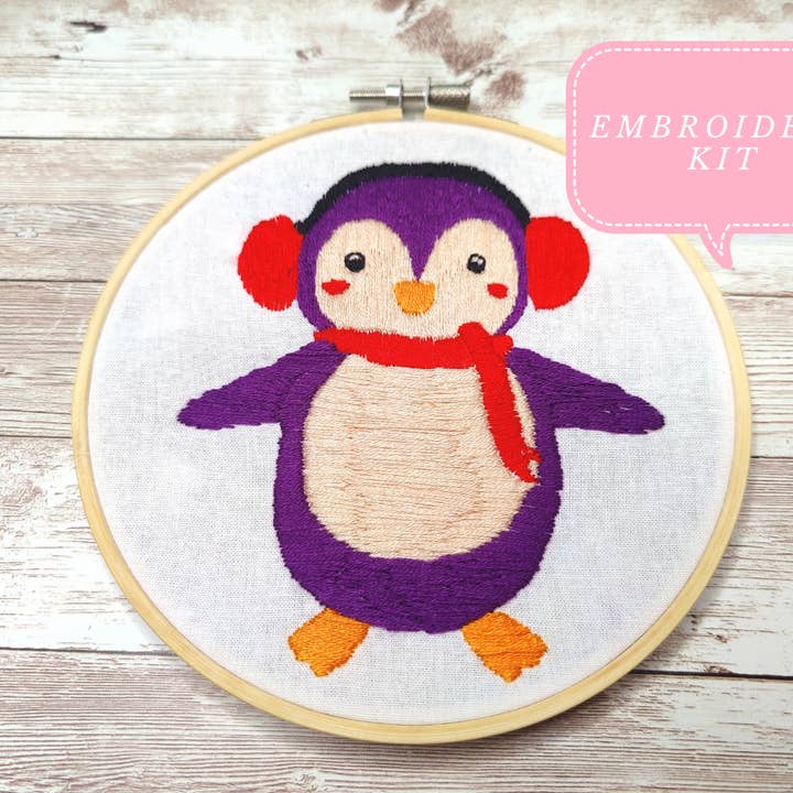 Kit de broderie Pingouin de Noël, kit de broderie à la main pré-imprimé pour la vente par Kims Crafty Corner