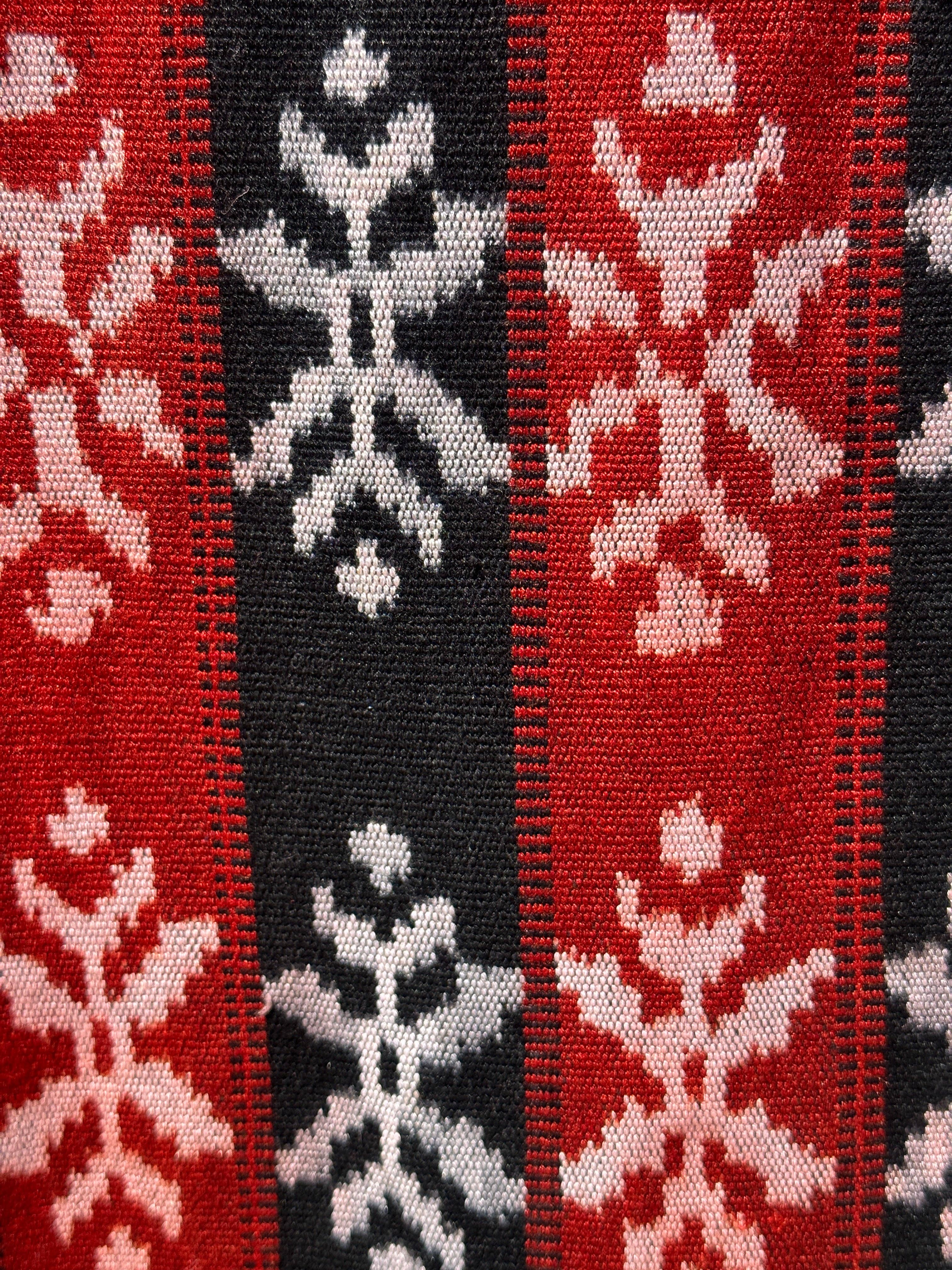 Office Objets - Wholesale Coverlet - Ikat, traditional Indonesian fabric from the island of Savu (Timor) red and black 2m25x7554