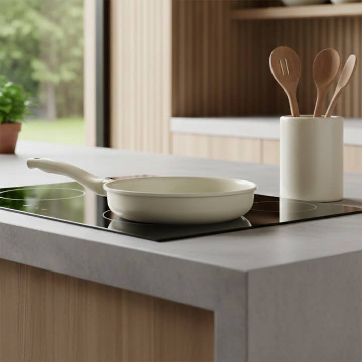 Frigideira pura 24cm em ferro fundido de alumínio reciclado creme por atacado de Menastyl