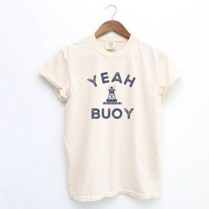Yeah Buoy Unisex T-shirt – Båd- & Sødag Grafisk T-shirt for engroshandel hos Stiles Tee Co.