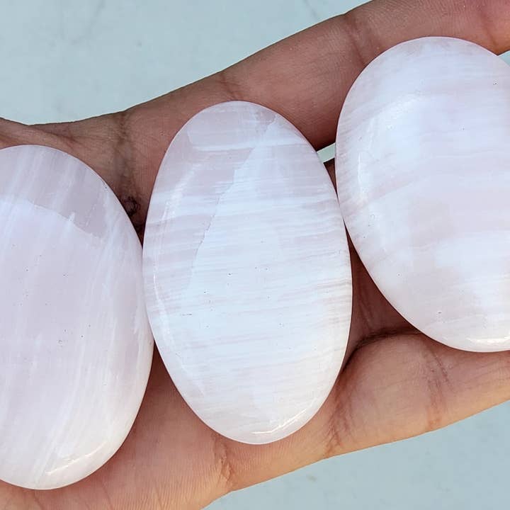 Metaphysical & Healing Crystals - Wholesale Spirituele steen/kristal - Fluorescerende roze calciet handstenen7